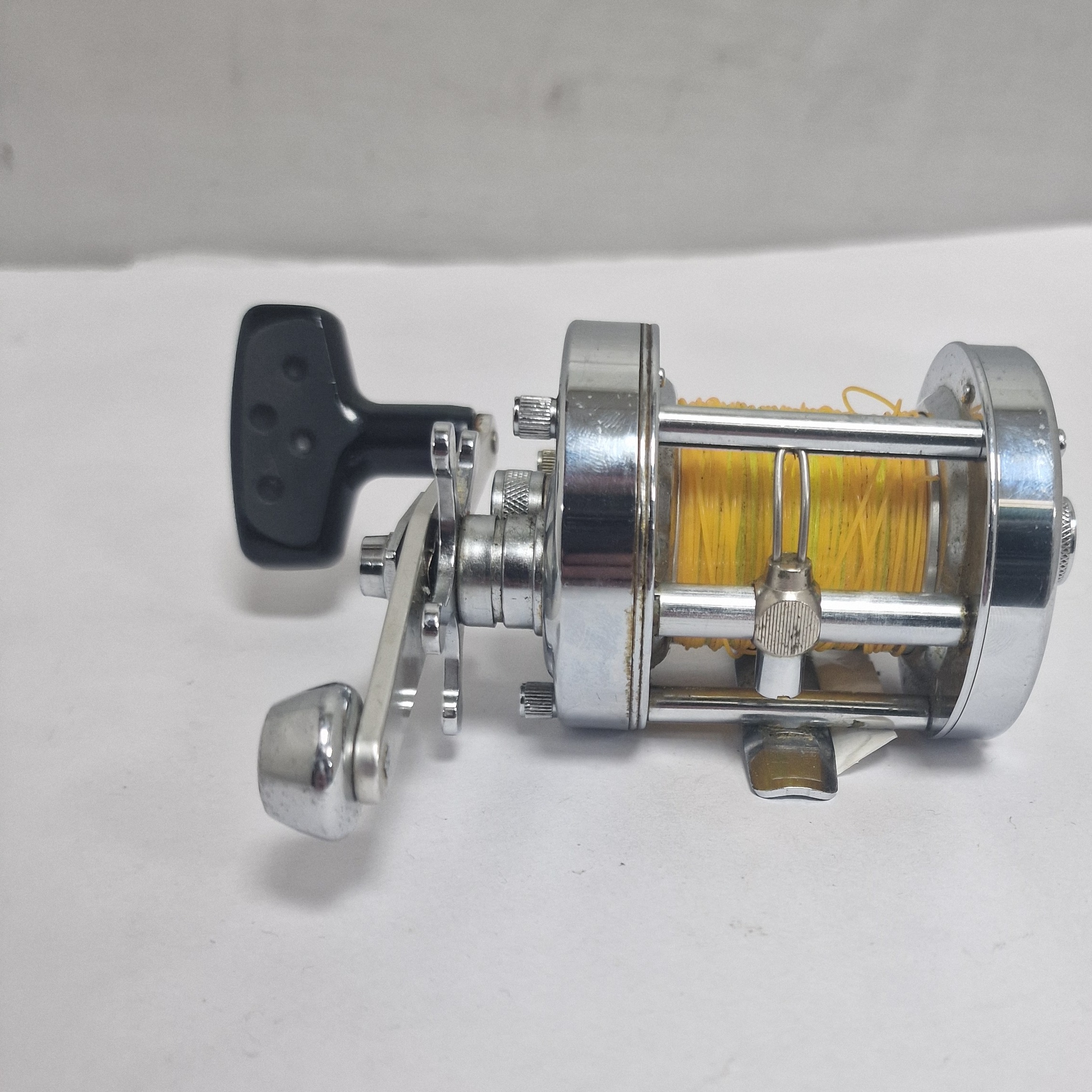 Pre-owned Abu Garcia Ambassador 6500cs chrome rocket - Own4Less